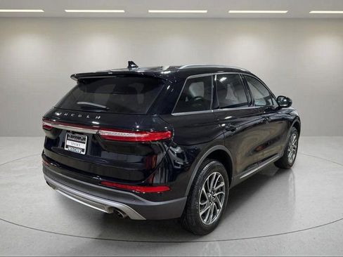 Certified 2022 Lincoln Corsair Standard w/ Equipment Group 101A image 3