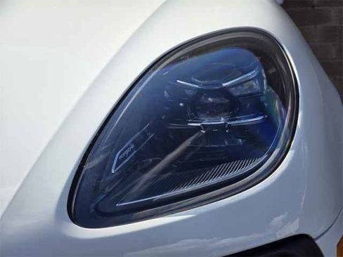 New 2025 Porsche Macan image 44