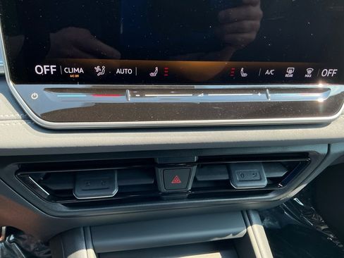 New 2026 Volkswagen Tiguan SE R-Line image 17