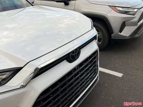 Certified 2024 Toyota Grand Highlander AWD image 7