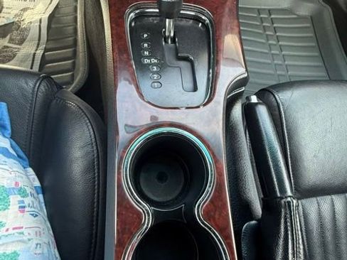 Used 2005 Ford Thunderbird RWD image 10