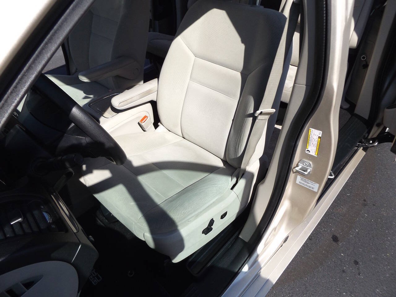 Used 2015 Dodge Grand Caravan SXT FWD image 14
