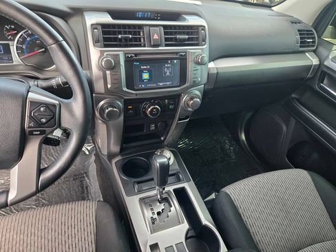 Used 2018 Toyota 4Runner SR5 AWD/4WD image 21