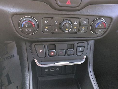 Used 2020 GMC Terrain SLE w/ Driver Convenience Package image 22