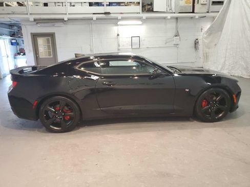 Used 2017 Chevrolet Camaro LT RWD image 8