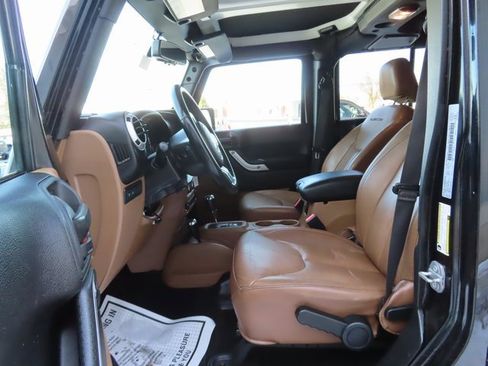 Used 2016 Jeep Wrangler Unlimited Rubicon w/ Dual Top Group image 17