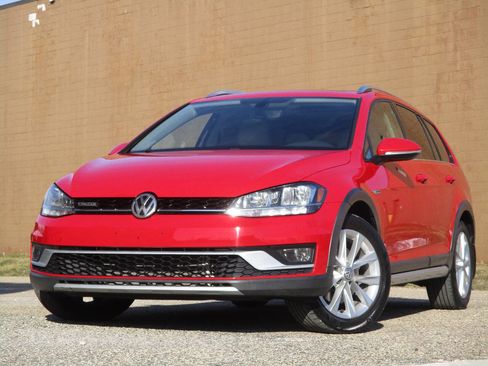 Used 2018 Volkswagen Golf Alltrack SE image 1