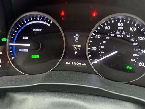 Used 2013 Lexus ES 300h w/ Luxury Pkg FWD image 2