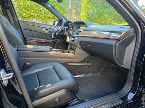 Used 2011 Mercedes-Benz E 350 4MATIC Sedan image 35