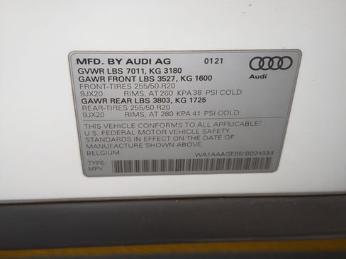 Used 2021 Audi e-tron Premium w/ Convenience Plus Package image 27