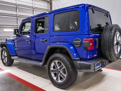 Used 2018 Jeep Wrangler Unlimited Sahara AWD/4WD image 8