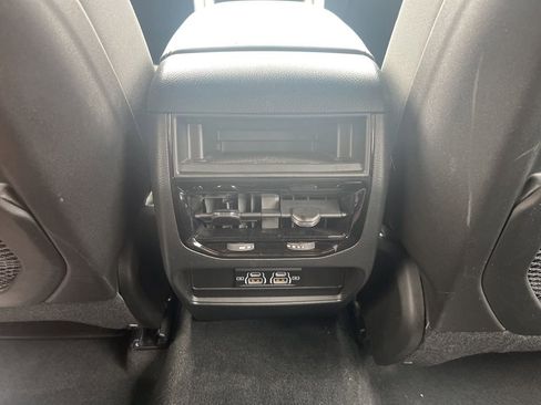 Used 2025 Jeep Grand Cherokee Laredo AWD/4WD image 26