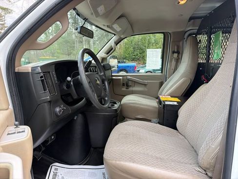 Used 2017 Chevrolet Express 2500 image 10
