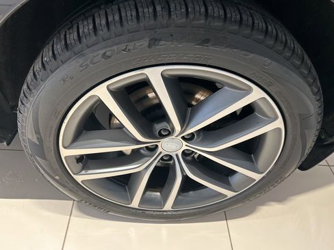 Used 2024 Land Rover Range Rover Long Wheelbase SE image 22