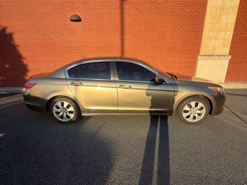 Used 2010 Honda Accord EX-L image 2