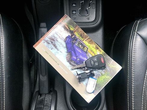 Used 2018 Jeep Wrangler Sport AWD/4WD image 12