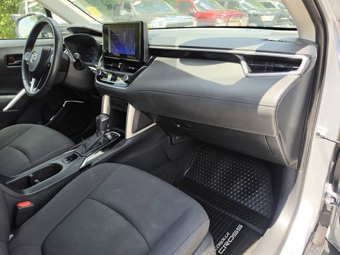 Used 2023 Toyota Corolla Cross LE FWD image 11
