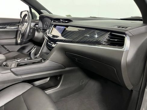 Used 2024 Cadillac XT6 Premium Luxury image 25
