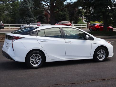 Used 2016 Toyota Prius Two FWD image 4