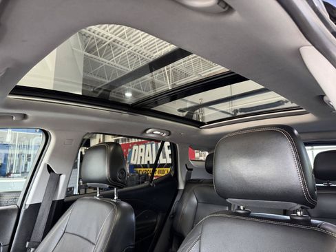 Used 2018 GMC Terrain SLT w/ Preferred Package AWD/4WD image 8