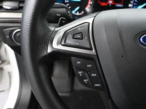 Used 2017 Ford Fusion SE image 25