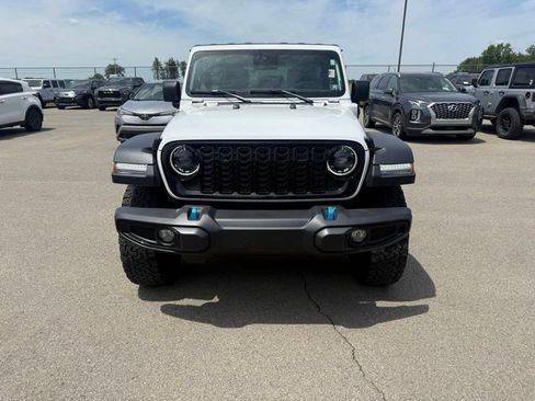 Used 2024 Jeep Wrangler Unlimited AWD/4WD image 2