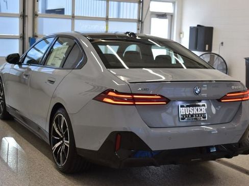 New 2027 BMW 550e xDrive w/ Premium Package AWD/4WD image 10