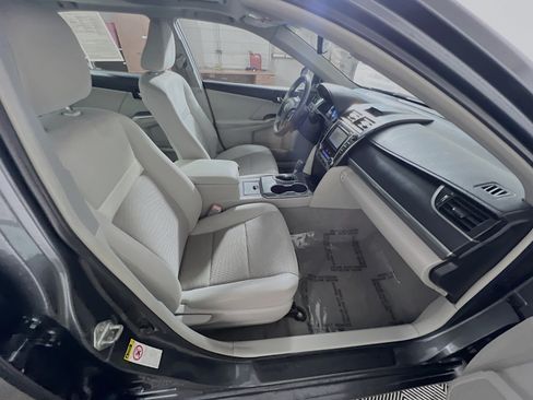 Used 2012 Toyota Camry XLE w/ Convenience Pkg FWD image 31