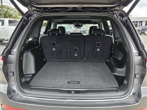 New 2025 Jeep Grand Cherokee Altitude image 13