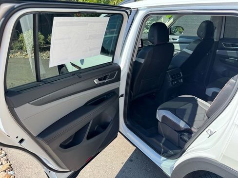 New 2026 Volkswagen Atlas Peak Edition image 19