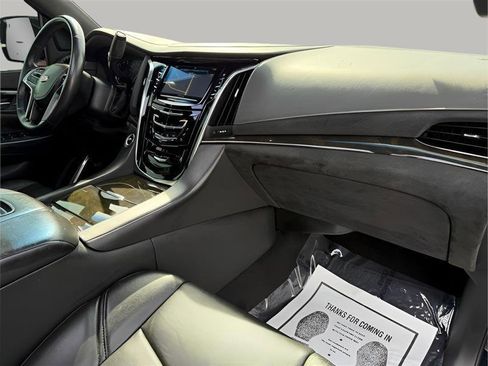 Used 2018 Cadillac Escalade Platinum image 47