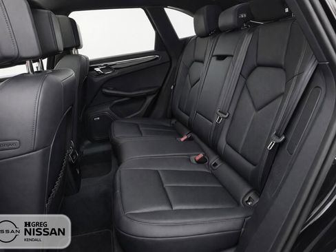 Used 2022 Porsche Macan AWD/4WD image 12