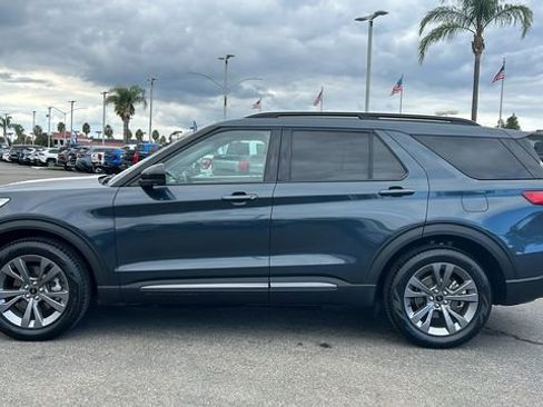 Certified 2022 Ford Explorer XLT w/ Equipment Group 202A image 7