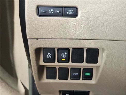 Used 2017 Nissan Rogue SV FWD image 16