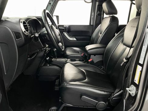 Used 2016 Jeep Wrangler Unlimited Sahara AWD/4WD image 5