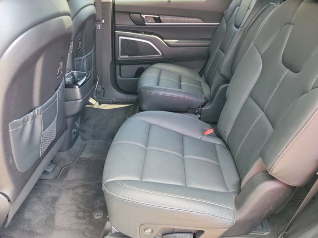 Used 2024 Kia Telluride EX w/ EX Captain's Chair Package FWD image 17