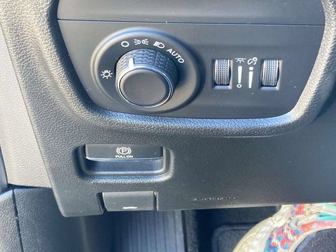 Used 2022 Jeep Grand Cherokee L Laredo AWD/4WD image 27