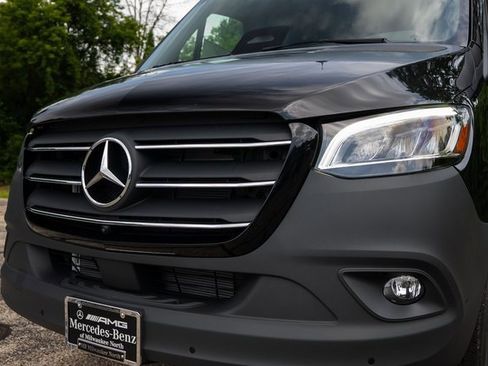 New 2025 Mercedes-Benz Sprinter 2500 image 9