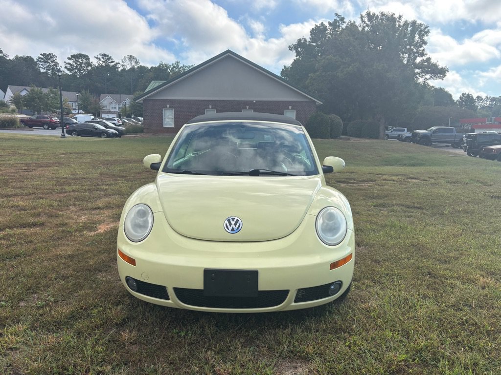 Used 2006 Volkswagen Beetle Convertible w/ Package 2 FWD image 2