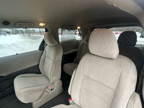 Used 2016 Toyota Sienna LE image 20