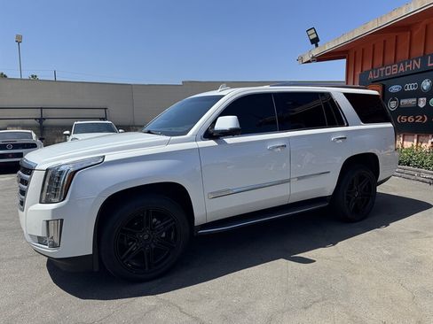 Used 2016 Cadillac Escalade Luxury AWD/4WD image 8