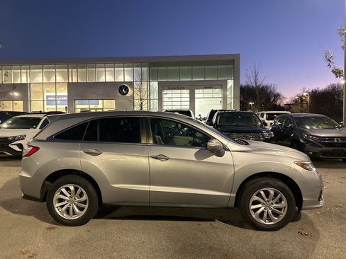 Used 2017 Acura RDX AWD image 2