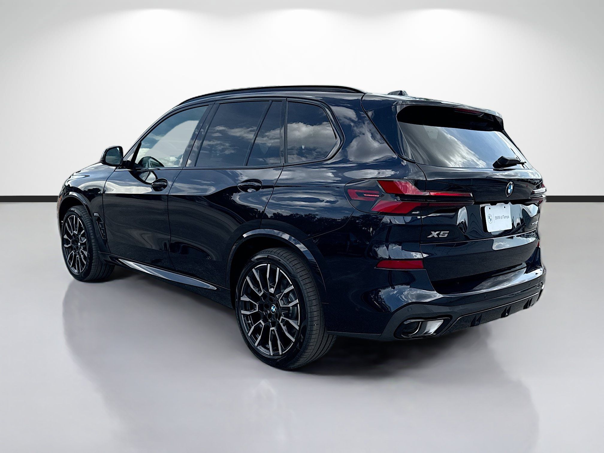 New 2026 BMW X5 xDrive40i w/ M Sport Package AWD/4WD image 5