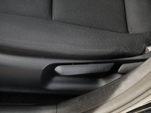 Used 2025 Toyota Corolla LE image 20