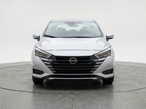 Used 2025 Nissan Versa SV image 2