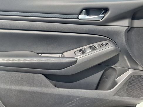 Used 2025 Nissan Altima 2.5 SV FWD image 11