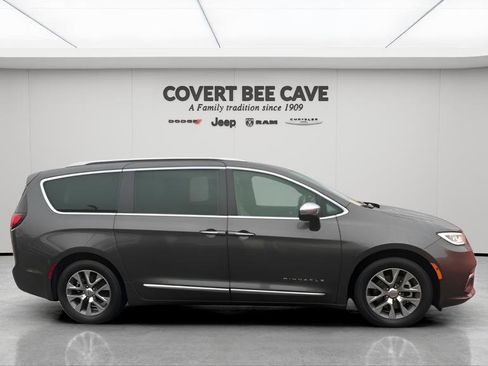 Used 2023 Chrysler Pacifica Pinnacle image 11