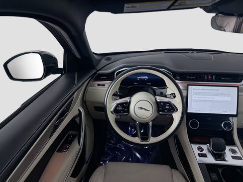 Used 2025 Jaguar F-PACE R-Dynamic S image 17