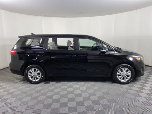 Used 2018 Kia Sedona L FWD image 5