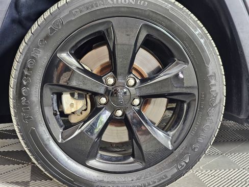 Used 2017 Jeep Cherokee Sport FWD image 34